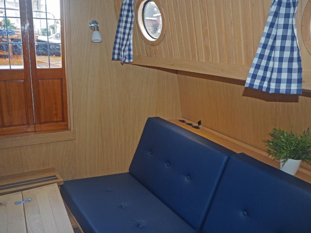 Saloon, Accommodation